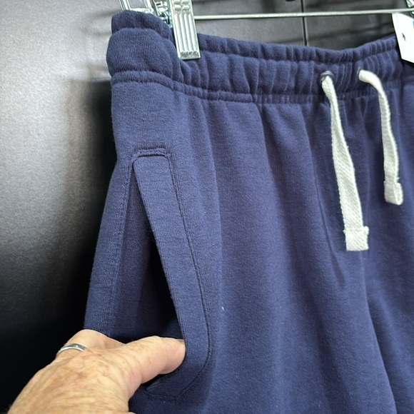 Nike Swoosh League French Terry, elastic waist drawcord,hip pockets 9”inseam - Picture 3 of 7